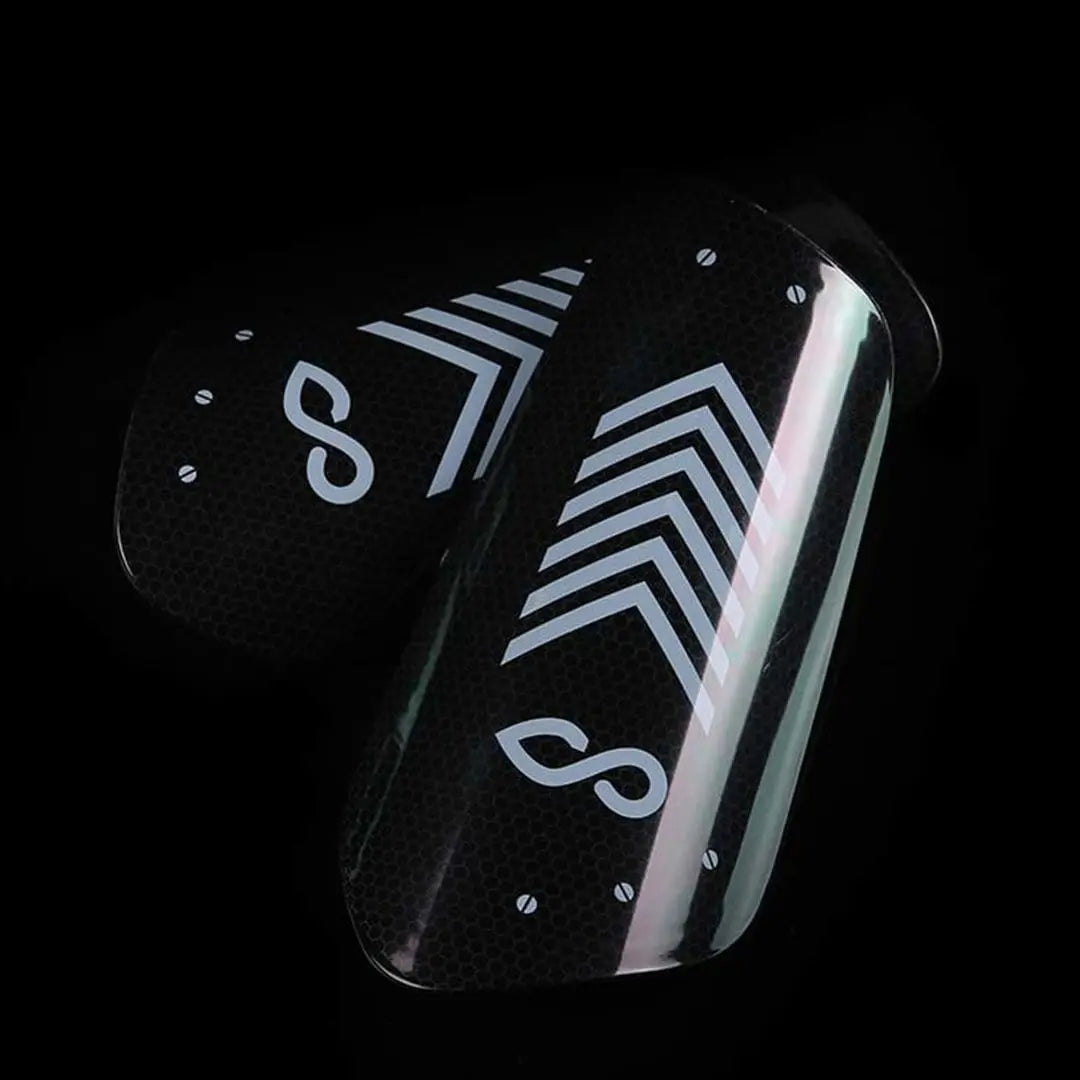Cikers Sports 非黑五 Black / Free Armour - Adult Football Shin Guards