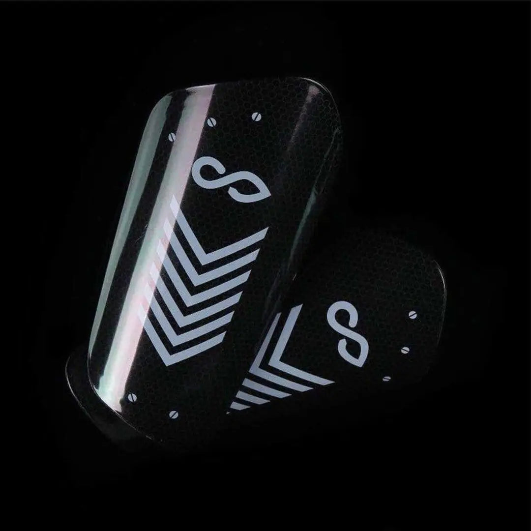 Cikers Sports 非黑五 Black / Free Armour - Adult Football Shin Guards